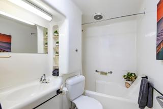 Wonderful Waterfront Apartment with Pool - 8