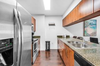 Relaxing 1-Bed Condo With City Views in Brickell Key - 7