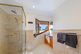 Large Waterfront Home With Pool - 8