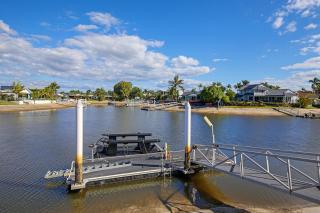 Large Waterfront Home With Pool - Mooloolaba - 7