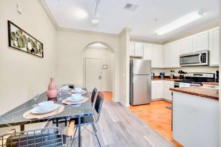 Modern 2BR Condo - Hot Tub and Pool - Near Disney - Orlando - 2