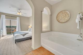 2BR Condo with Hot tub and pool, near Disney! - Orlando - 1