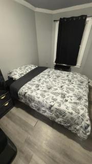 Upper Floor 2 bedroom Unit - Windsor - 7