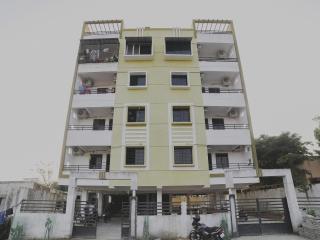 Super Hotel O Club Metro - Dhantoli - 9