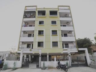 Super Hotel O Club Metro - Dhantoli - 1