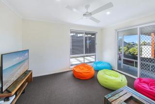 Lovely Waterfront Spacious Home - Mooloolaba - 8