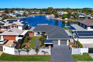 Lovely Waterfront Spacious Home - Mooloolaba - 6
