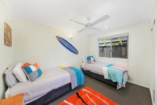 Lovely Waterfront Spacious Home - Mooloolaba - 4