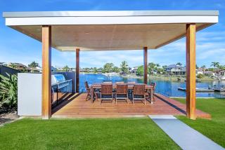 Lovely Waterfront Spacious Home - Mooloolaba - 2