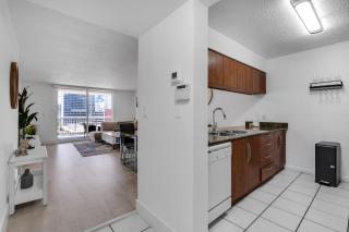 Elegant 1 BR Retreat in Brickell With Free Parking - Miami - 2