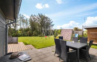 4 Bedroom Cozy Home In Hjørring - 2