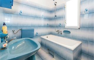 Cozy Apartment In Kampor With Wifi - 2