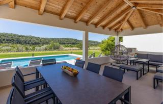 1 Bedroom Awesome Apartment In Kampor - 9