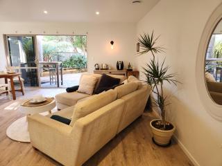 Hosts on the Coast Katz Korner - 4