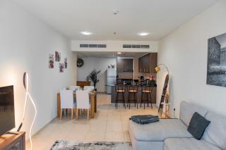 Stunning 1 BR Apartment in Dubai Marina - 4