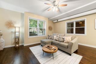 Medical District 2BR with Jacuzzi & Parking - 2