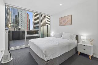 Stylish Southbank Stay with Views, Pool & Gym - Melbourne - 8