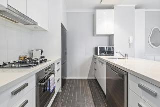 Stylish Southbank Stay with Views, Pool & Gym - Melbourne - 4