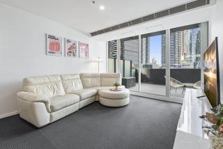 Stylish Southbank Stay with Views, Pool & Gym - Melbourne - 2