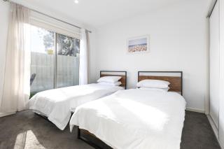 Spacious Corio Townhouse Near Ferry & Waterfront - Corio - 1