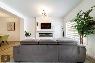 FreshModernWEMGarageKingBed - Edmonton - 2