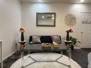 Upscale Designer Room - Massapequa - 4