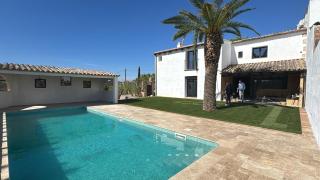 Masia Las Moreras autenticidad renovada 100 porcien a 10 minutos de Sitges en coche 12 huespedes Piscina Aire Aconc 6 Suites Open 15 June 2025 - Viladellops - 0