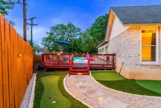 Large Vacation Home, Family Retreat, Pool, Hot Tub, Firepit, Playground, Pool Table, Poker, Chess, EV and more! - San Antonio - 2