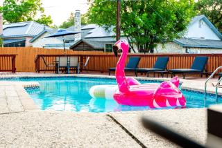 Large Vacation Home, Family Retreat, Pool, Hot Tub, Firepit, Playground, Pool Table, Poker, Chess, EV and more! - San Antonio - 3