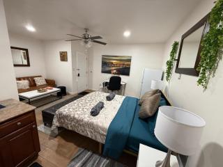 Modern Luxury Room - Massapequa - 9