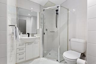 Chic Inner-City 1 Bedroom with Private Balcony - Sidney - 3