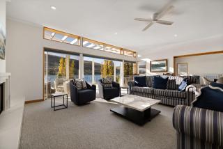 Kelvin Heights Retreat Lake Views BBQ Fireplace - Queenstown - 8