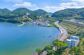 Tongyeong By the Sea Spa Pension - 2