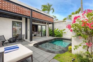 NEW! Modern Industrial-Luxe Romantic 1BR Villa With AC Living and Private Pool For Couple Next To Berawa Canggu - Canggu - 0