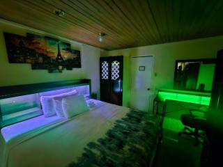 Big Apple Hotel - Montego Bay - 6
