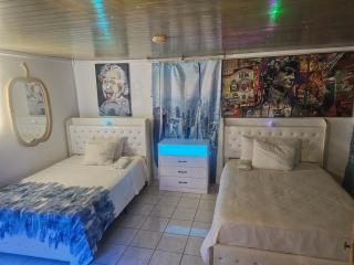 Big Apple Hotel - Montego Bay - 9