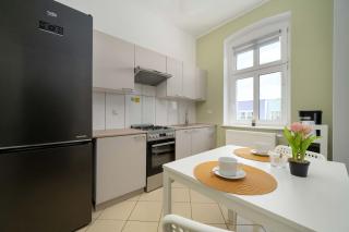 Spacious Apartment with WiFi & Smart TV Remote Working by Noclegi Renters - 8