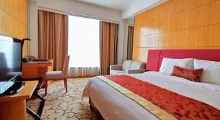 Golden Lustre Hotel - 4