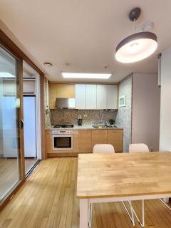 Banpodong 3Room Apartment Full Option - Seoul - 8