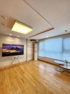 Banpodong 3Room Apartment Full Option - Seoul - 7