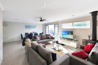 Casa Laut Family friendly short walk to the beach Pets upon agreement Sleeps 6 - Indented Head - 9