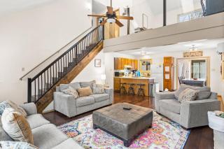 Vaulted Pines Lodge Hot Tub Game Room - Albrightsville - 4