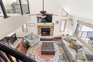 Vaulted Pines Lodge Hot Tub Game Room - Albrightsville - 3