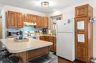 Vaulted Pines Lodge Hot Tub Game Room - Albrightsville - 1