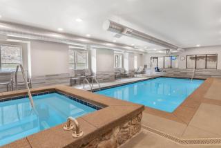 Microtel Inn & Suites by Wyndham Georgetown Lake - Georgetown - 2