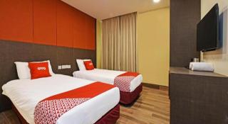 Capital O 90574 Hotel Glo - 9