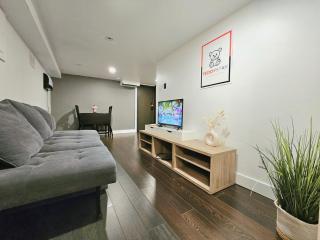 Downtown Queen and King St - Lower Suite - 5