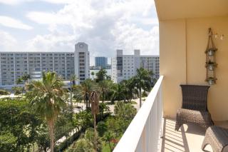 Tiny Tower Treasure - Sleeps 5 & Soaks Sun - Sunny Isles Beach - 6