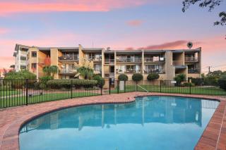 Two bedroom river view unit with pool - Maroochydore - 4