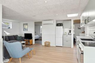 Lovely Bright Holiday Home With Sea View - Binderup Strand - 1